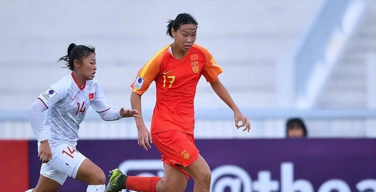 亚洲女足比赛，中国国家队强势夺冠，尽显实力