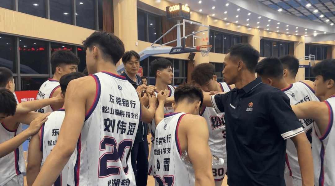内蒙古男篮客场连胜，状态火热压力巨大