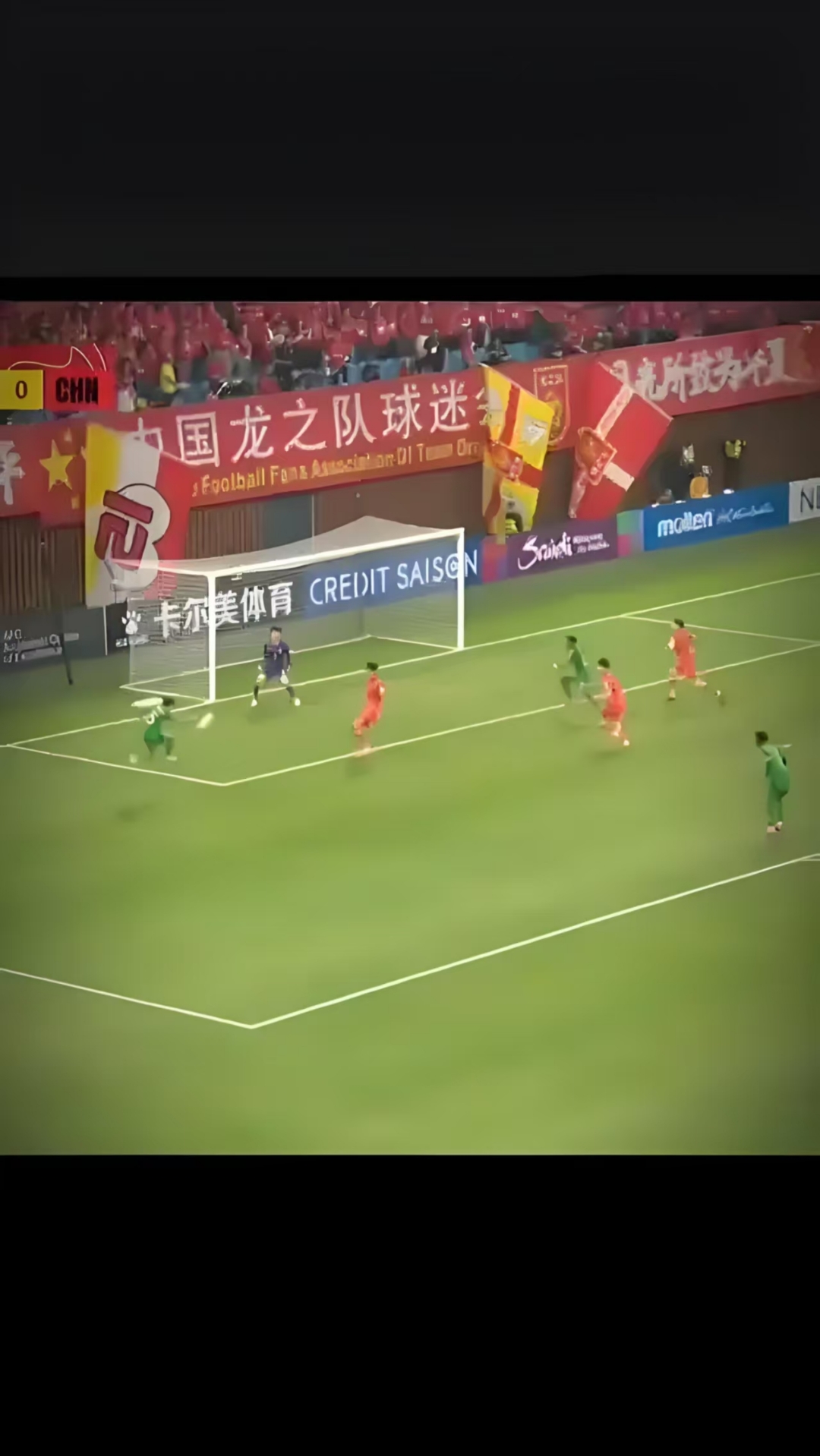 易胜博体育-中国职业足球比赛轰动全场