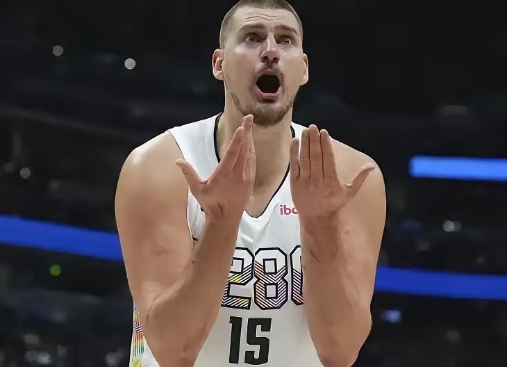 沙尔克04队员火力全开，主场豪取三分