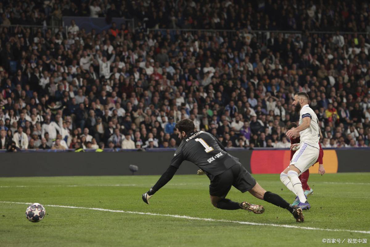 沙尔克04队员火力全开，主场豪取三分