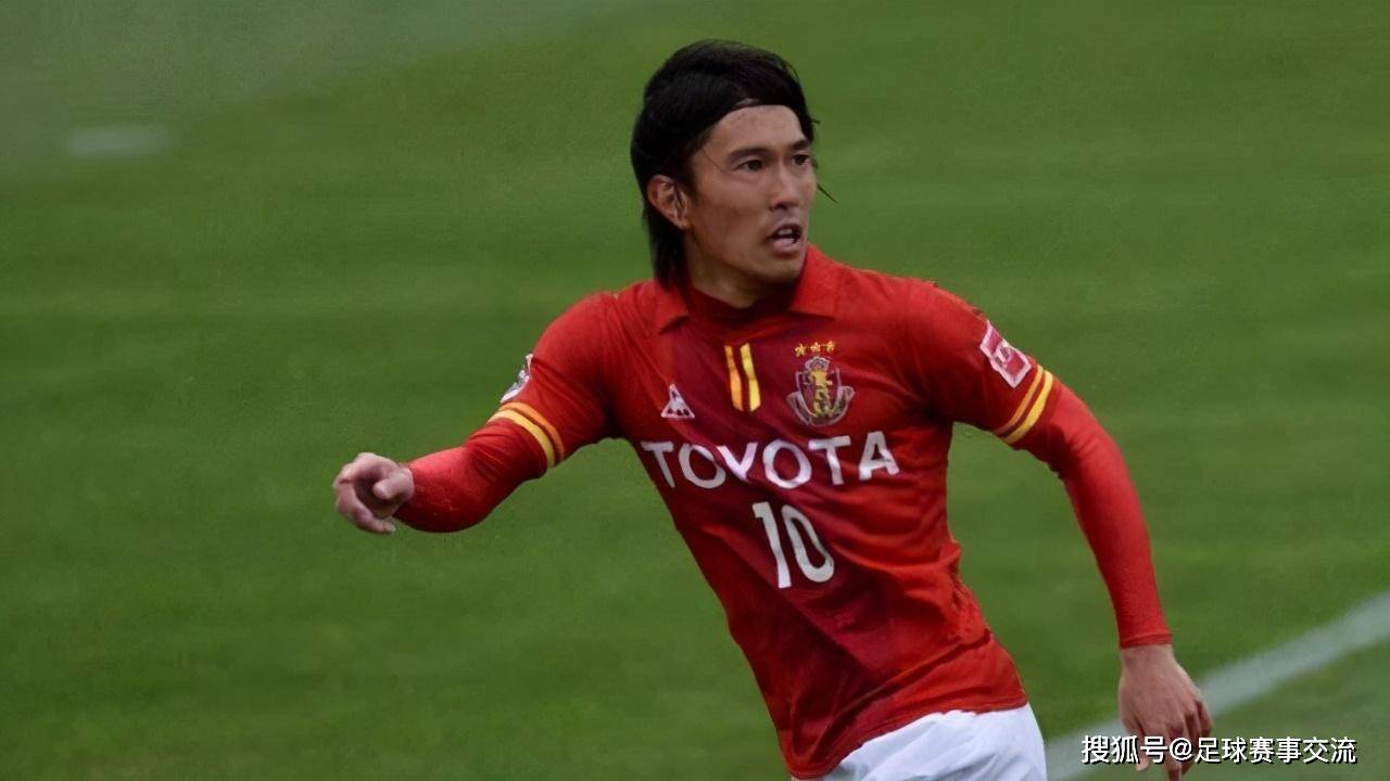 广岛三箭主场逆转逼平对手，积分增加