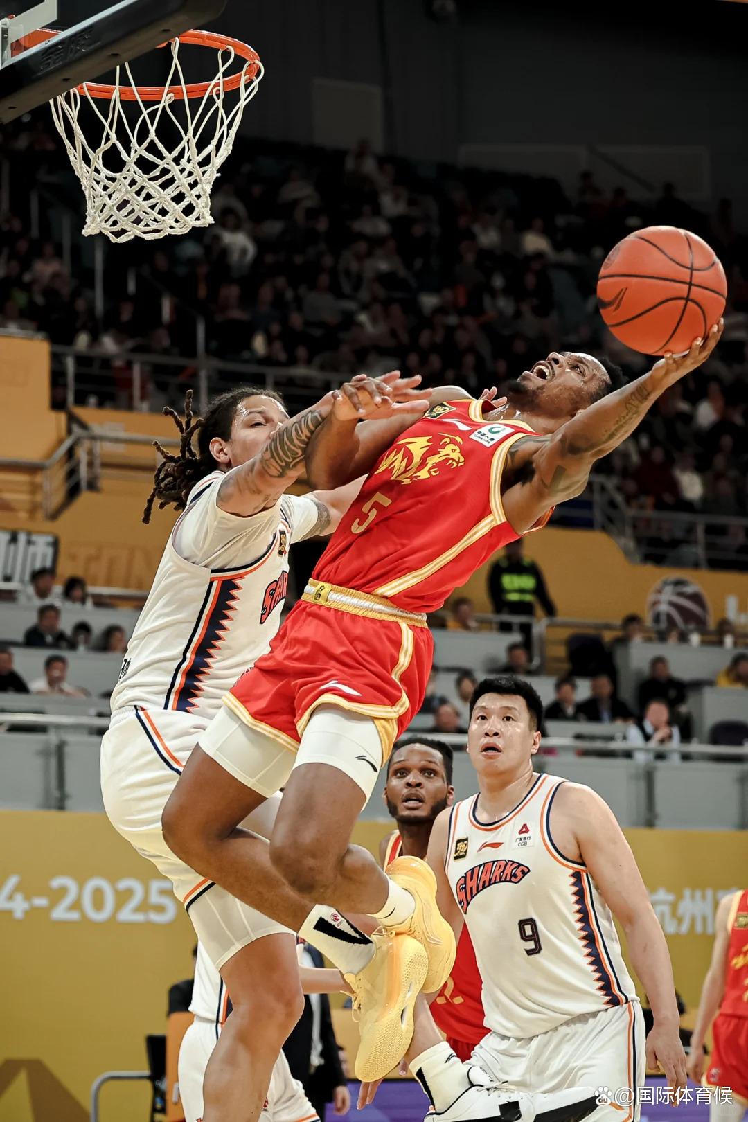 精彩不断!CBA赛场风云再起 精彩不断!CBA赛场风云再起